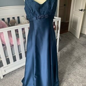 Elegant Navy Blue Evening Gown